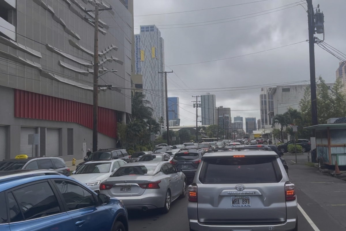  29일(현지 시간) 러시아 캄차카반도에서 규모 8.7의 강진이 발생해 미국 하와이까지 쓰나미 경보가 발령되자 퇴근 시간과 겹친 호놀룰루에서 교통 체증이 빚어지고 있다. /AP=뉴시스