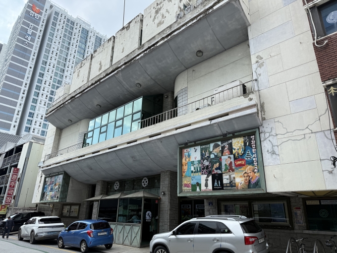 ▲광주 동구는 지난 2023년부터 '광주극장 100년 프로젝트'를 진행하고 있다. 기부금은 낙후된 건물·시설 개보수와 광주극장 향후 100년을 위한 마스터플랜 수립 등에 사용된다. 사진은 광주극장 전경. /사진=홍세미 기자