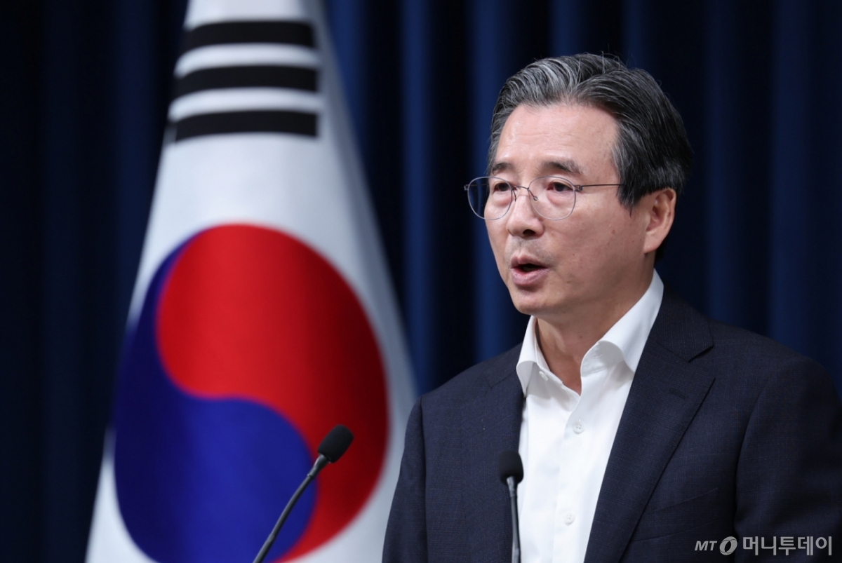 (서울=뉴스1) 이재명 기자 = 김용범 정책실장이 31일 서울 용산 대통령실 청사에서 한미 관세 협상 타결 관련 브리핑을 하고 있다. 2025.7.31/뉴스1  Copyright © 뉴스1. All rights reserved. 무단 전재 및 재배포,  AI학습 이용 금지. /사진=(서울=뉴스1) 이재명 기자