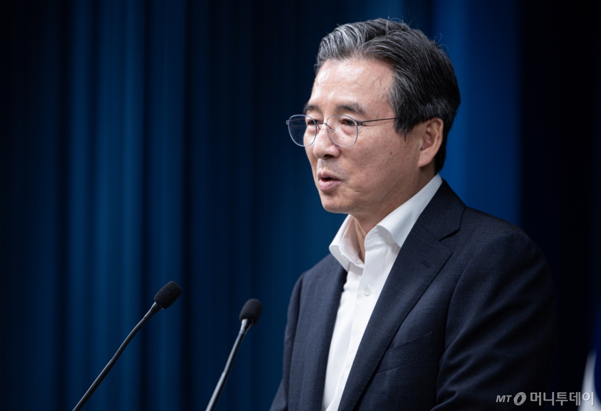 (서울=뉴스1) 이재명 기자 = 김용범 정책실장이 31일 서울 용산 대통령실 청사에서 한미 관세 협상 타결 관련 브리핑을 하고 있다. 2025.7.31/뉴스1  Copyright © 뉴스1. All rights reserved. 무단 전재 및 재배포,  AI학습 이용 금지. /사진=(서울=뉴스1) 이재명 기자