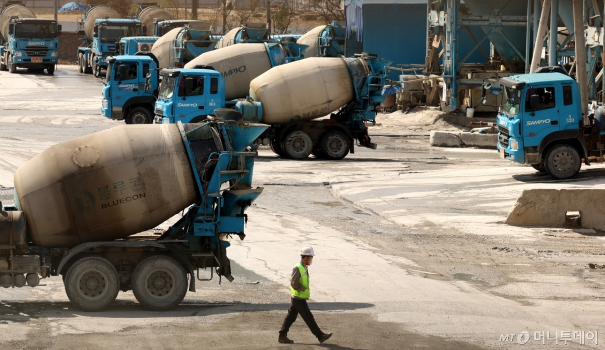 상반기 시멘트 판매 33년만에 2천만톤 밑으로..