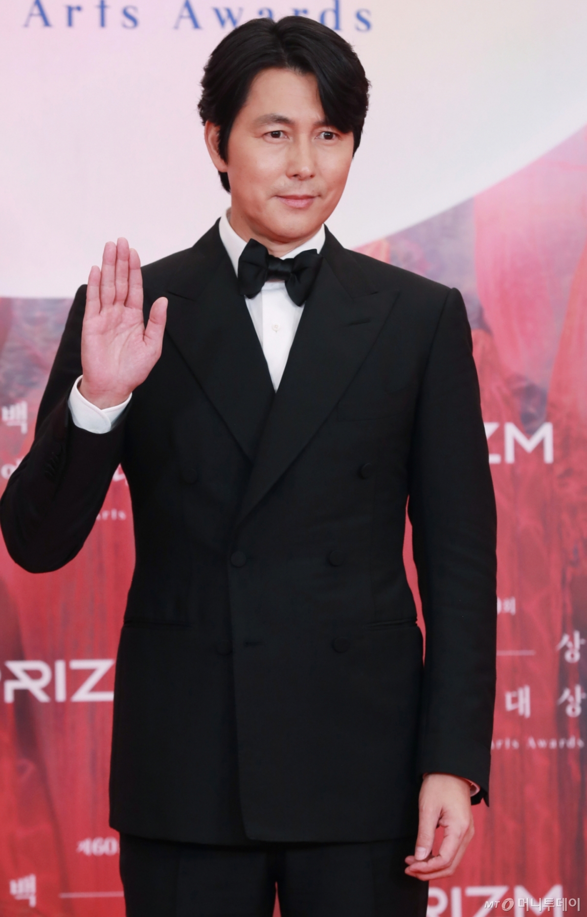배우 정우성이 7일 오후 서울 강남구 코엑스에서 진행된 제60회 백상예술대상 레드카펫 행사에 참석해 포즈를 취하고 있다. /2024.05.07 /사진=이동훈