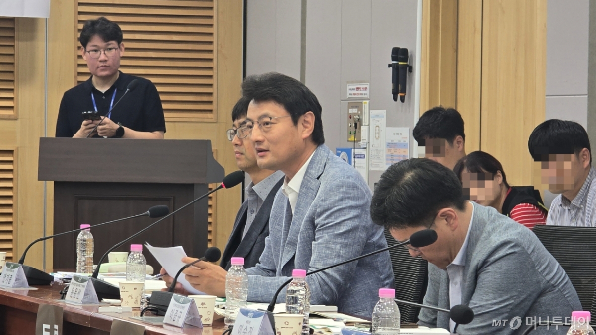 윤용선 대한의사협회 지불보상제도태스크포스(TF) 부위원장이 6일 서울 여의도 국회에서 열린 '건보 재정 균형을 위한 정책 토론회'에서 발언하고 있다. /사진=홍효진 기자