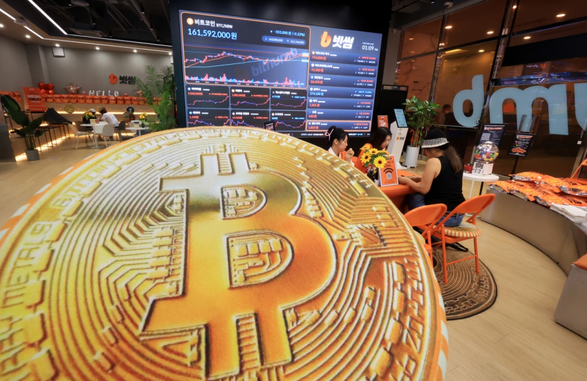 서울 강남구 서초구 빗썸라운지 강남본점 전광판에 표시된 비트코인 거래 가격./사진=뉴스1