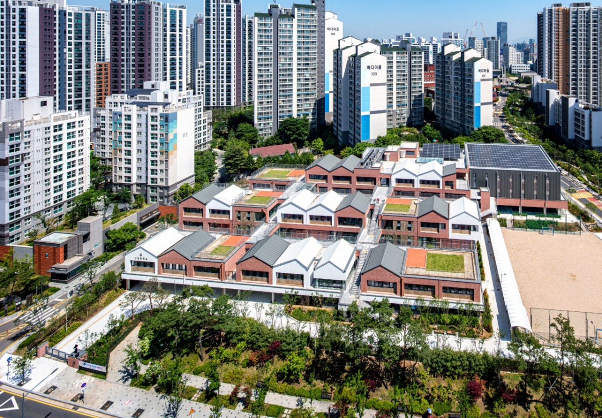 신길중학교 외부 전경/ 사진제공=서울시