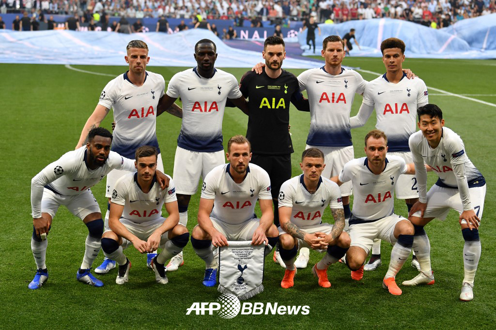 손흥민(아랫줄 맨 오른쪽) 등 지난 2018~2019 유럽축구연맹(UEFA) 챔피언스리그 결승 리버풀전 당시 토트넘의 선발 라인업. /AFPBBNews=뉴스1