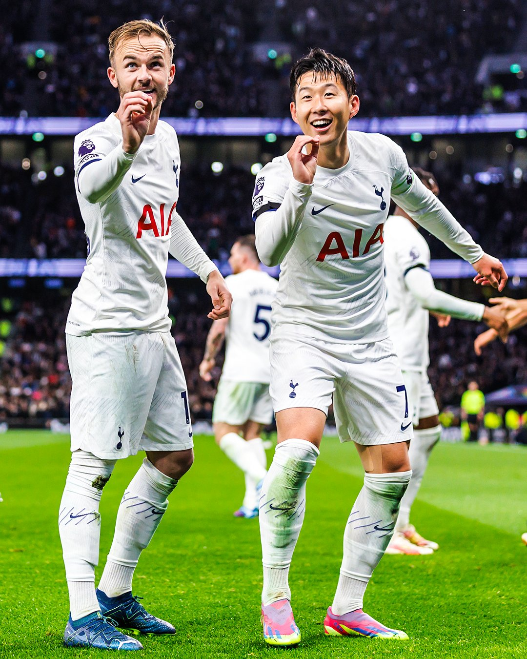 토트넘 시절 제임스 매디슨과 함께 매디슨의 골 세리머니를 하고 있는 손흥민. /사진=B/R풋볼 SNS 캡처
