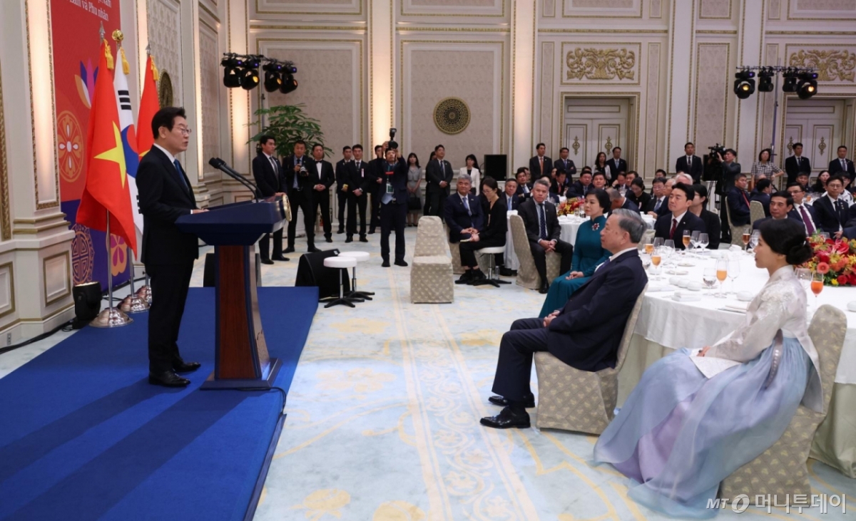 [서울=뉴시스] 최동준 기자 = 이재명 대통령이 11일 청와대 영빈관에서 열린 베트남 당서기장 국빈방한 기념 국빈만찬에서 만찬사를 하고 있다. (대통령실통신사진기자단) 2025.08.11. photocdj@newsis.com /사진=