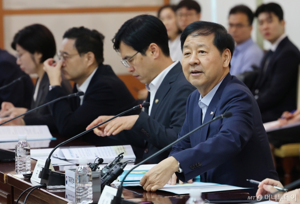 (서울=뉴스1) 임세영 기자 = 구윤철 경제부총리 겸 기획재정부 장관이 12일 오전 서울 종로구 정부서울청사에서 열린 국유재산정책심의위원회 회의에서 발언을 하고 있다.  2025.8.12/뉴스1  Copyright © 뉴스1. All rights reserved. 무단 전재 및 재배포,  AI학습 이용 금지. /사진=(서울=뉴스1) 임세영 기자
