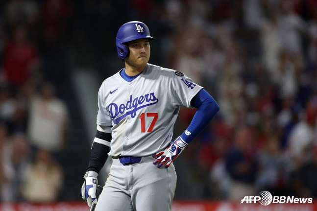 다저스 오타니가 13일 에인절스전에서 삼중살을 당한 뒤 허탈한 표정을 짓고 있다. /AFPBBNews=뉴스1