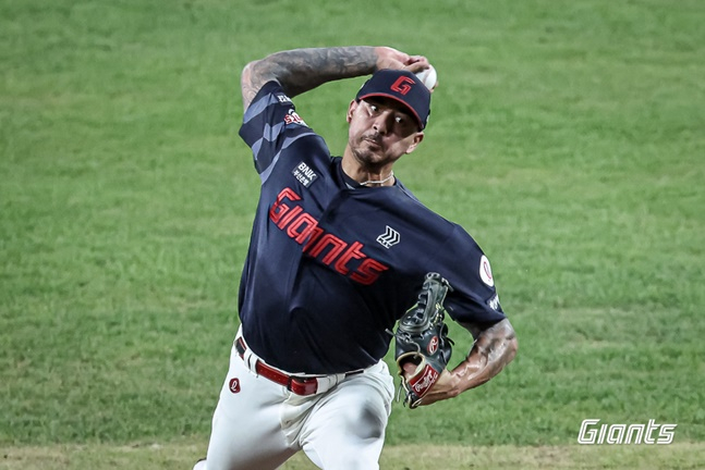 롯데 빈스 벨라스케즈가 13일 대전 한화전에서 투구하고 있다. /사진=롯데 자이언츠 제공