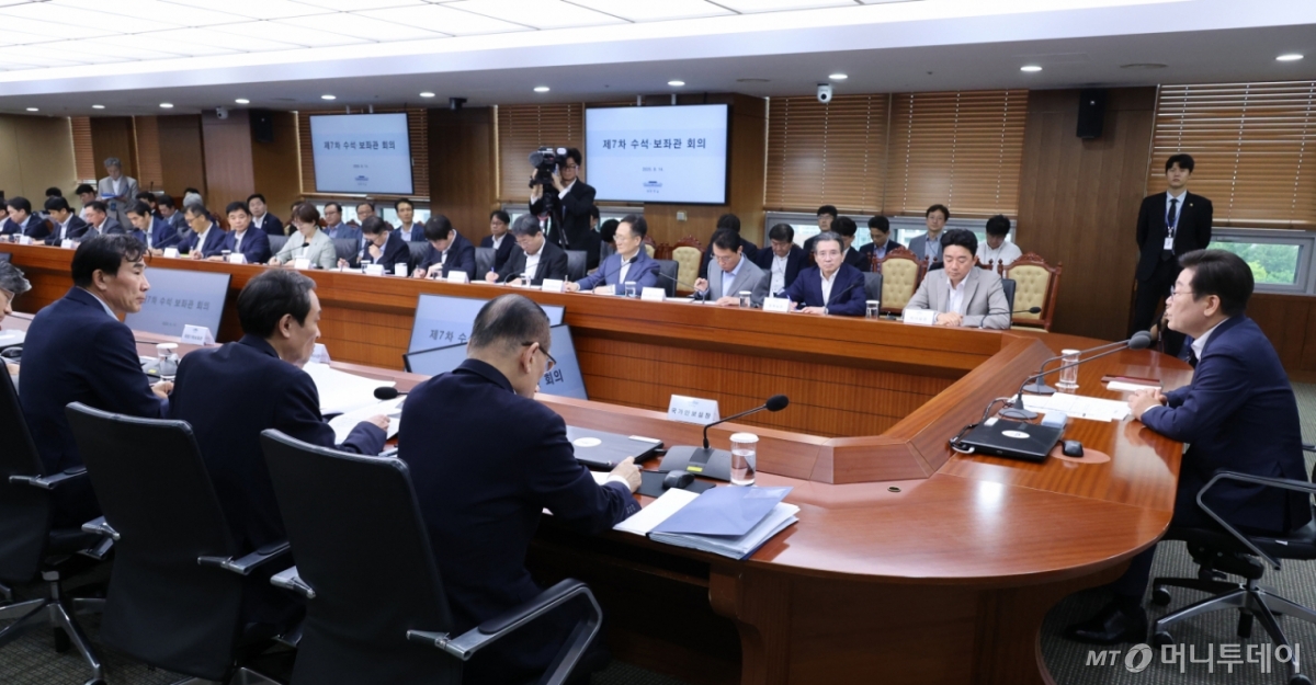 [서울=뉴시스] 고범준 기자 = 이재명 대통령이 14일 서울 용산 대통령실 청사에서 열린 제7차 수석보좌관회의에서 발언하고 있다. (대통령실통신사진기자단) 2025.08.14. bjko@newsis.com /사진=