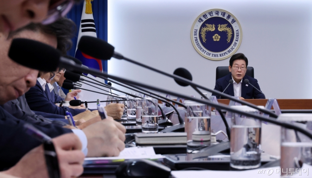 [서울=뉴시스] 고범준 기자 = 이재명 대통령이 14일 서울 용산 대통령실 청사에서 열린 제7차 수석보좌관회의에서 발언하고 있다. (대통령실통신사진기자단) 2025.08.14. bjko@newsis.com /사진=