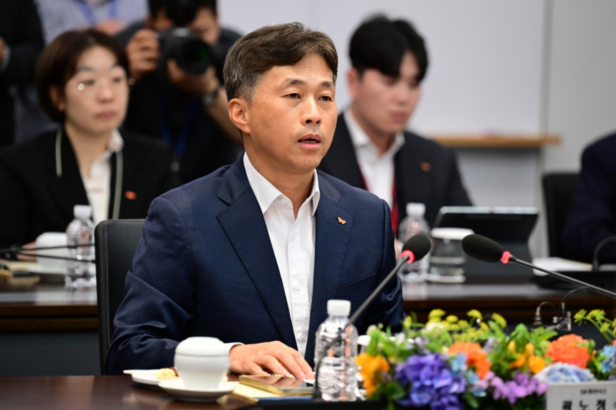 곽노정 SK하이닉스 사장이 경기도 이천시 SK하이닉스 이천캠퍼스에서 열린 'K-반도체' AI메모리반도체 기업 간담회에서 발언을 하고 있다. /사진=뉴시스