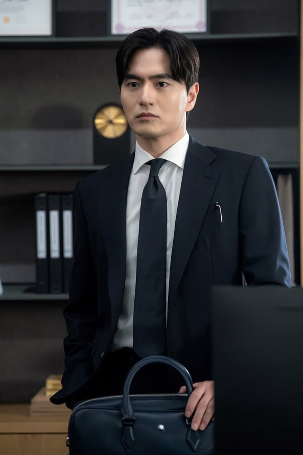 JTBC '에스콰이어' 이진욱/사진 제공:㈜비에이엔터테인먼트, SLL,스튜디오S