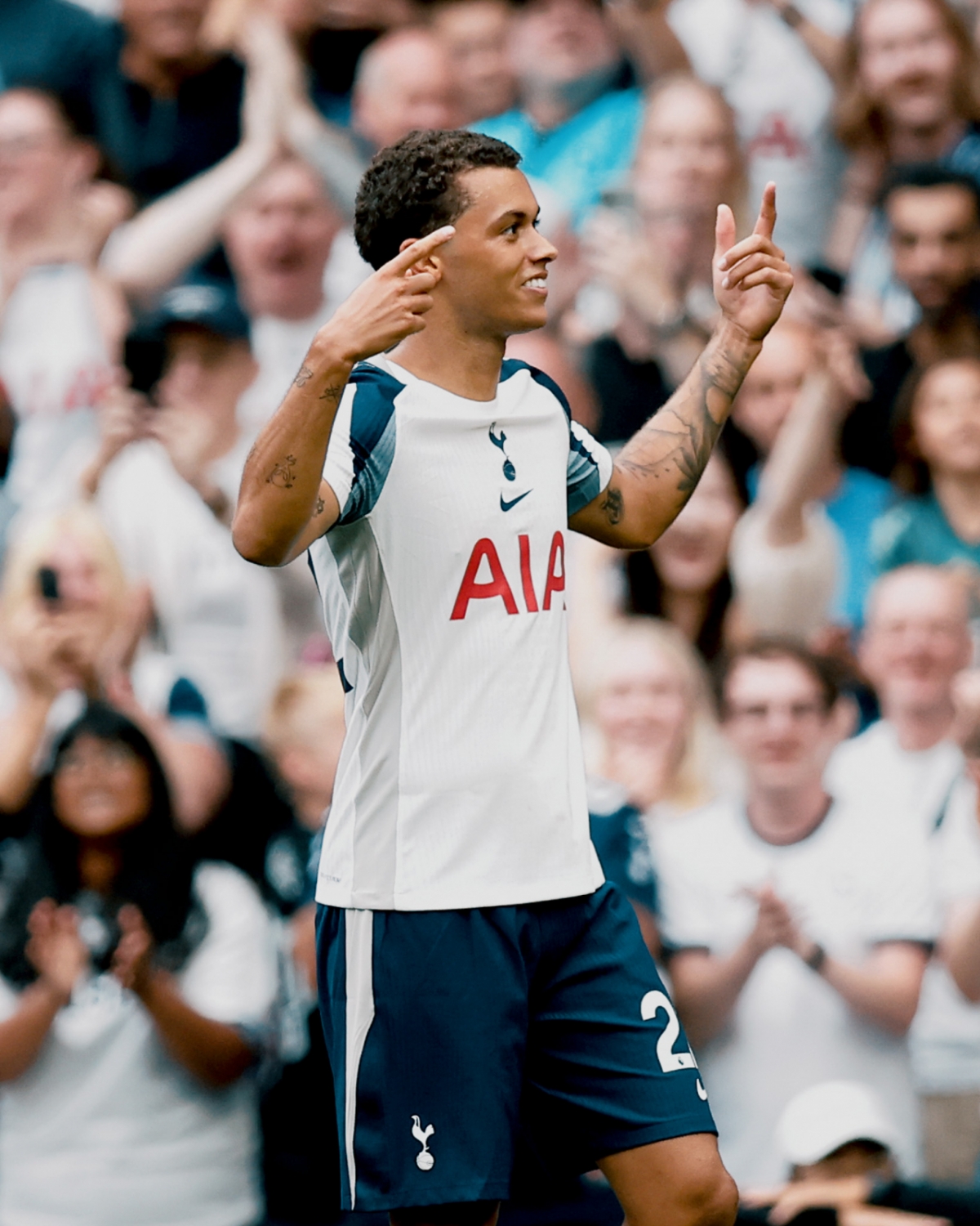 16일(한국시간) 영국 런던의 토트넘 홋스퍼 스타디움에서 열린 2025~2026시즌 EPL 1라운드에서 토트넘 홋스퍼의 세 번째 득점을 기록한 브레넌 존슨. /사진=토트넘 홋스퍼 공식 사회관계망서비스(SNS)