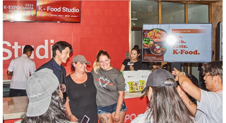 콘텐츠진흥원이 캐나다 토론토에서 종합 한류 박람회 '2025 K-엑스포'를 연 가운데 배우 류수영씨가 팬들을 만났다./사진=콘텐츠진흥원