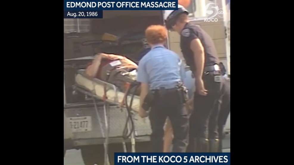 1986년 미국 오클라호마 에드먼드 우체국 총격 사건 현장에서 경찰과 구급대가 부상자를 이송하는 모습. /사진=미국 오클라호마 지역 방송국 'KOCO TV' 보도 화면 캡처 