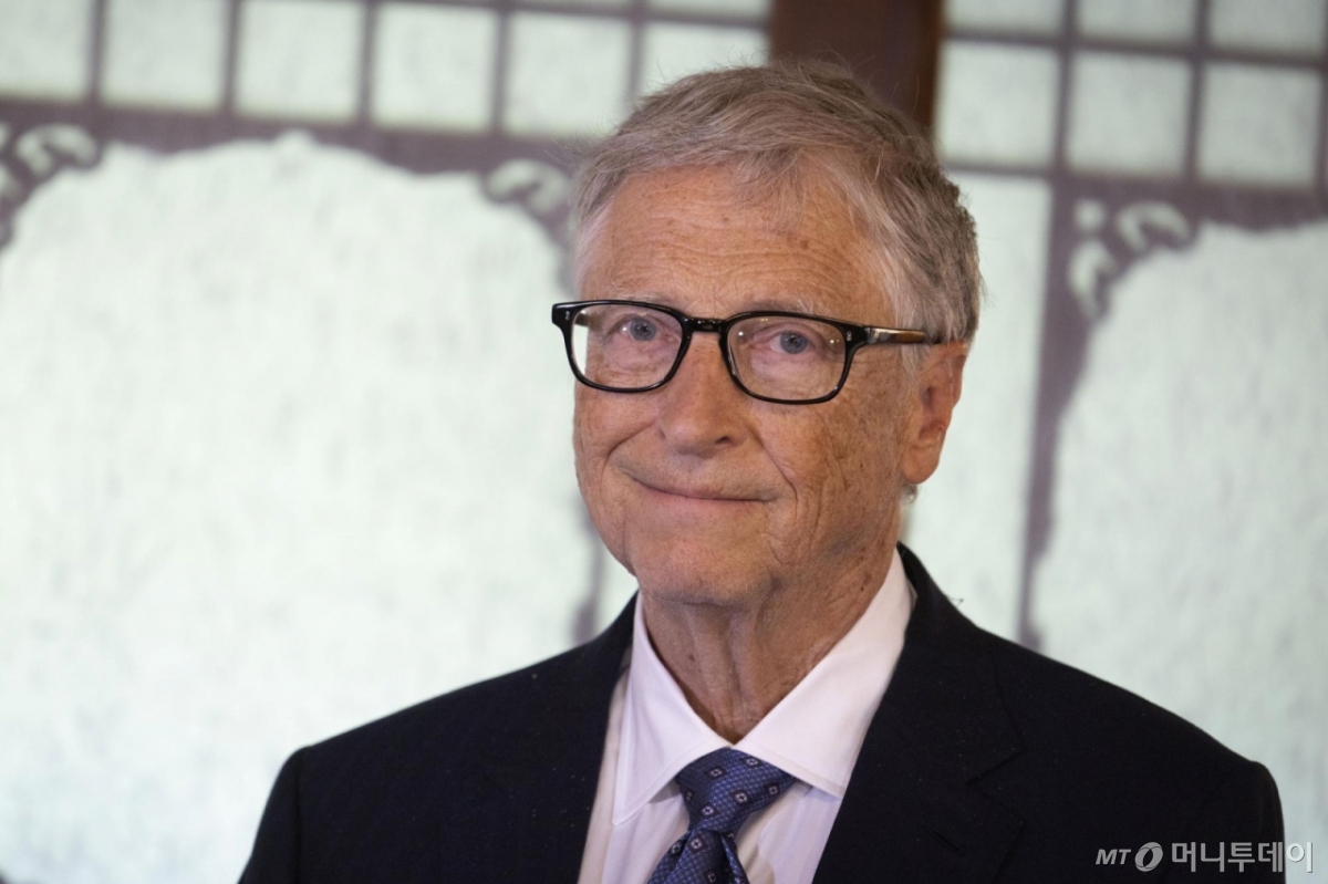 [서울=뉴시스] 청사사진기자단 = 빌게이츠 게이츠재단 이사장이 21일 오전 서울 종로구 총리공관에서 열린 오찬회담에서 김민석 국무총리를 기다리고 있다. 2025.08.21. photo@newsis.com /사진=