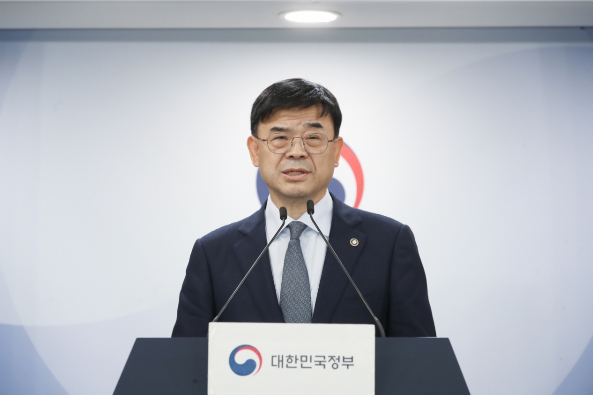이상경 국토교통부 제1차관이 21일 오후 서울청사에서 외국인 토지거래허가구역 지정 관련 합동 브리핑을 진행하고 있다. /사진제공=국토교통부