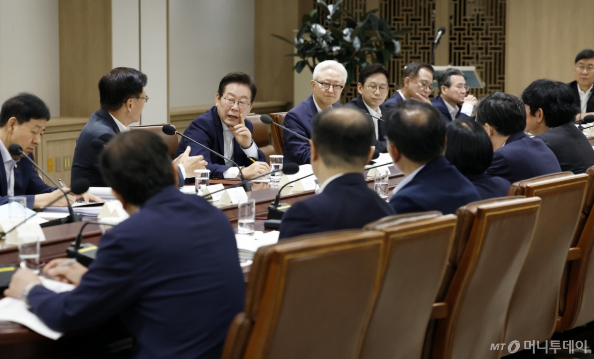 [서울=뉴시스] 최동준 기자 = 이재명 대통령이 22일 서울 용산 대통령실 청사에서 열린 제1회 국가과학기술자문회의 전원회의에서 발언하고 있다. 2025.08.22. photocdj@newsis.com /사진=최동준