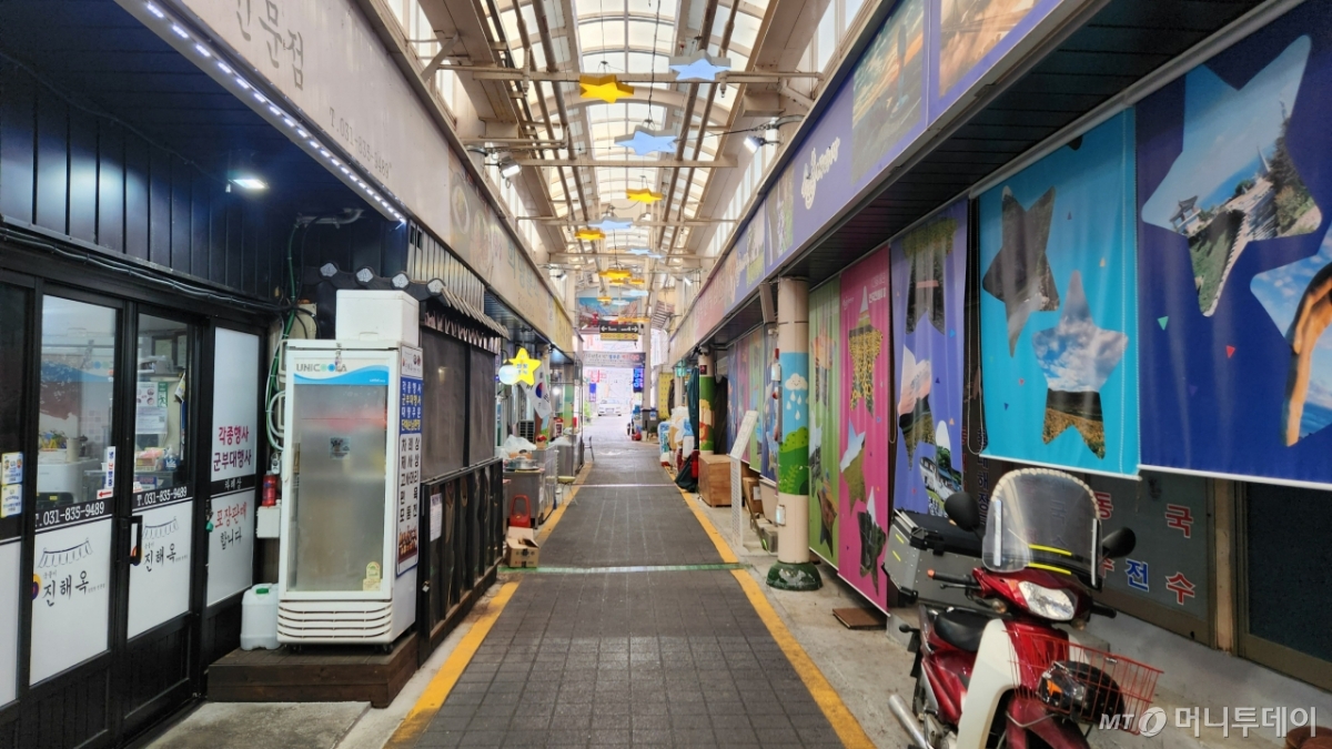  지난 20일 경기 연천군 전곡읍 전곡전통시장. 시장 곳곳 음식점이 문을 닫은 모습이다. /사진=김미루 기자.