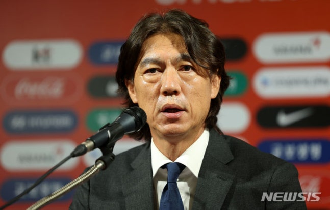 홍명보 축구 국가대표팀 감독이 지난해 7월 서울 종로구 축구회관에서 취임 기자회견을 하고 있다. /사진=뉴시스