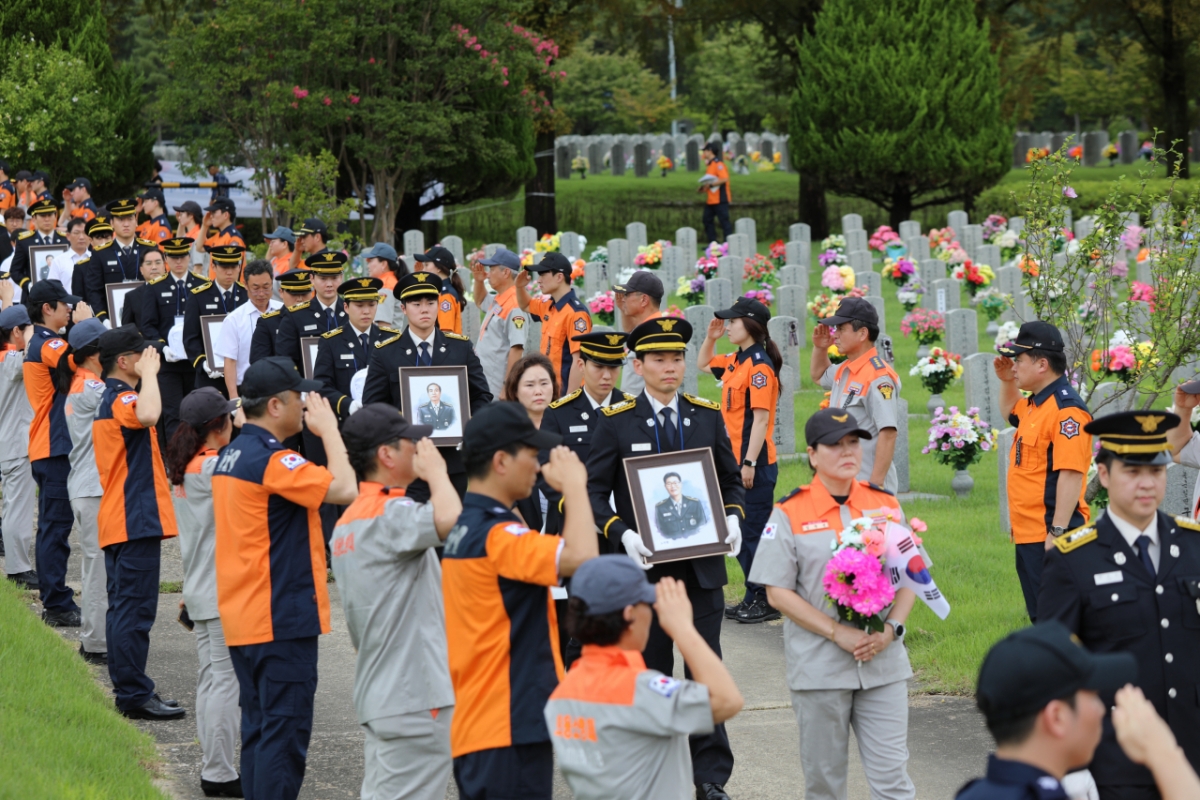 국립대전현충원에서 진행된 순직 소방공무원 합동안장식./사진=서울시