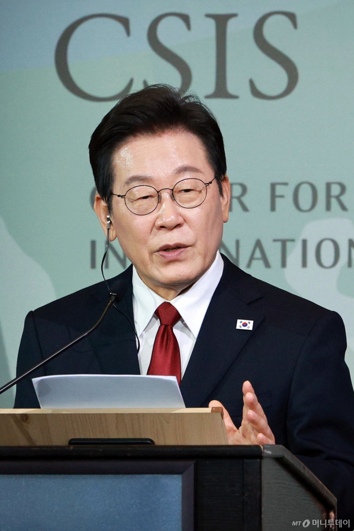 [워싱턴=뉴시스] 고범준 기자 = 이재명 대통령이 25일(현지 시간) 미국 워싱턴DC 전략국제문제연구소(CSIS)에서 정책 연설을 하고 있다. 2025.08.26. bjko@newsis.com /사진=고범준