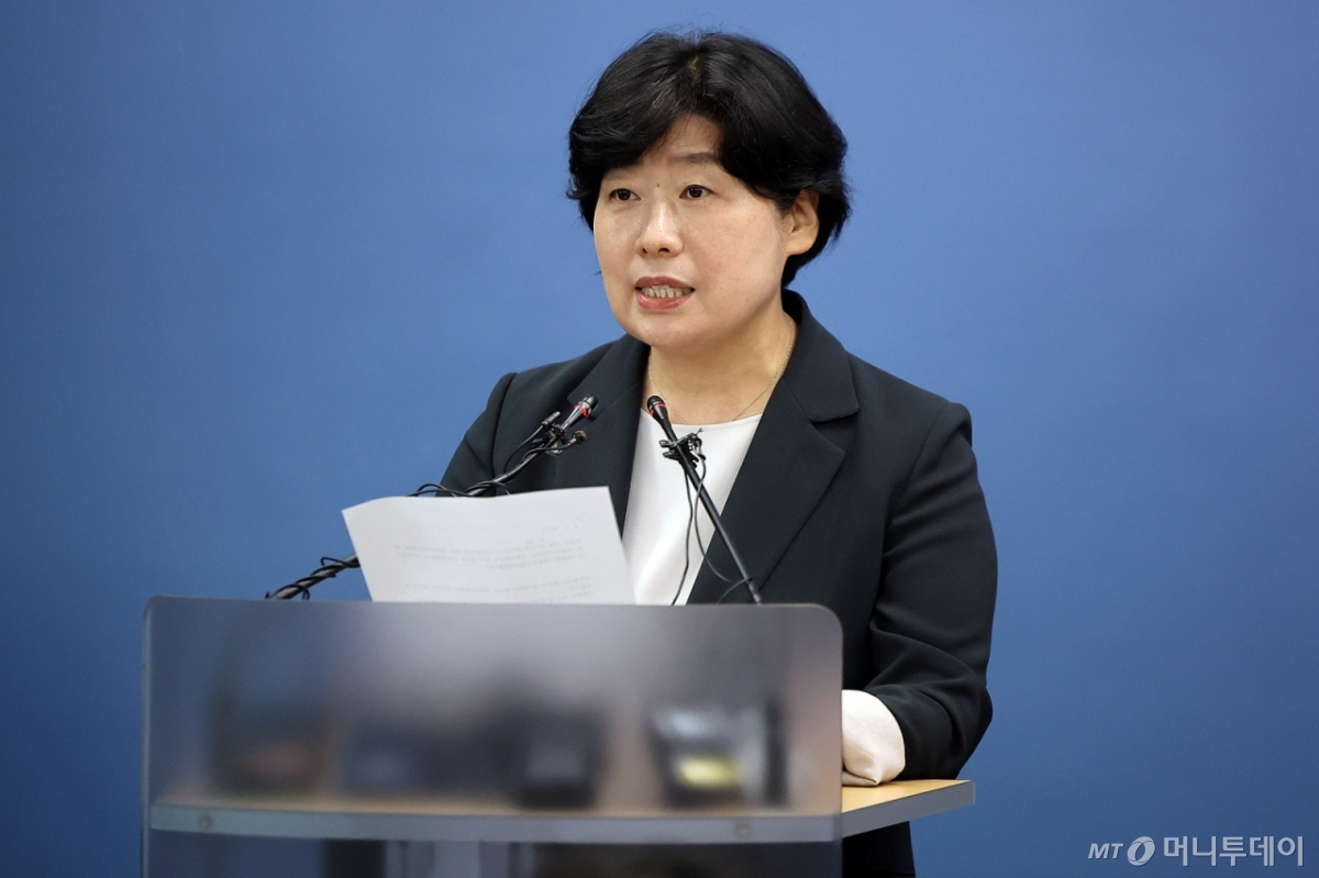 (서울=뉴스1) 김진환 기자 = 12·3 비상계엄' 관련 내란·외환 사건을 수사하는 내란특검팀 박지영 특검보가 24일 오후 서울 서초구 서울고등검찰청에 마련된 내란특검 사무실에서 정례 브리핑을 하고 있다. 2025.8.24/뉴스1  Copyright © 뉴스1. All rights reserved. 무단 전재 및 재배포,  AI학습 이용 금지. /사진=(서울=뉴스1) 김진환 기자