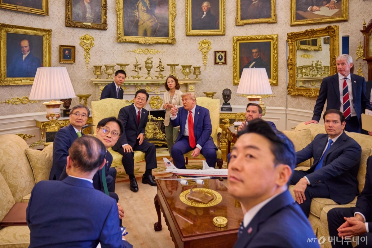 [워싱턴=뉴시스] 고범준 기자 = 이재명 대통령이 25일(현지 시간) 미국 워싱턴DC 백악관에서 도널드 트럼프 미국 대통령과 한미 정상회담을 하고 있다. (공동취재) 2025.08.26. bjko@newsis.com /사진=