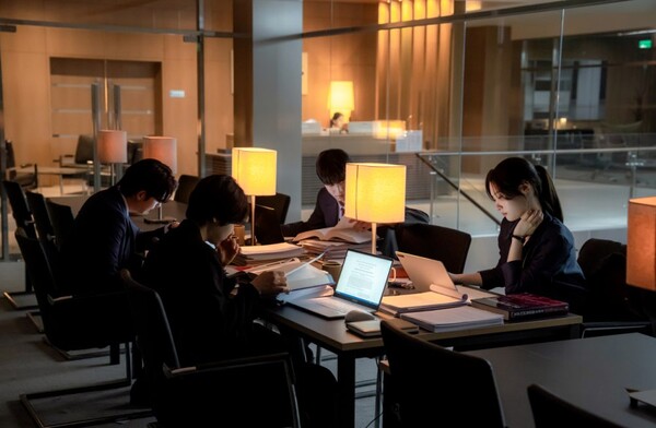 '에스콰이어' / 사진=㈜비에이엔터테인먼트, SLL,스튜디오S