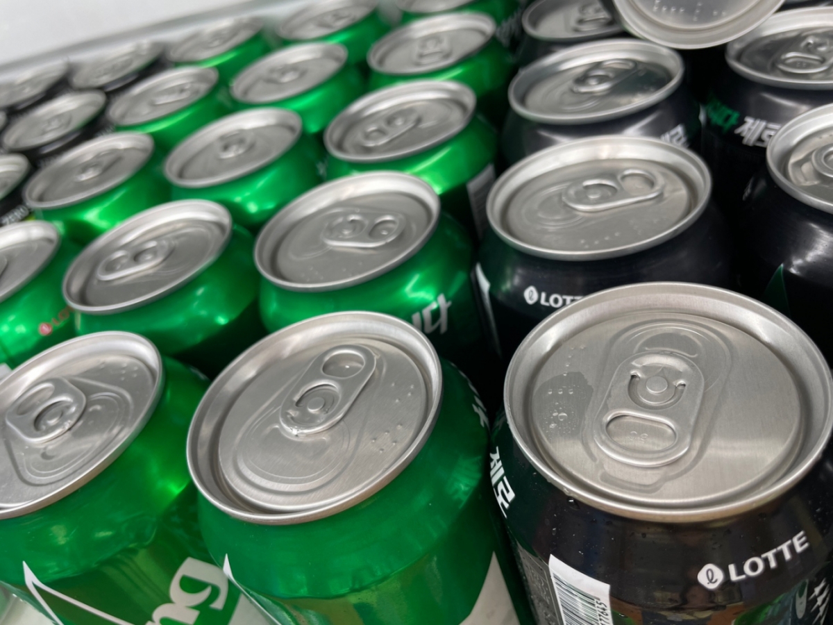 롯데칠성음료가 자사 제품인 '칠성사이다'에 점자 표기한 모습/사진= 롯데칠성음료