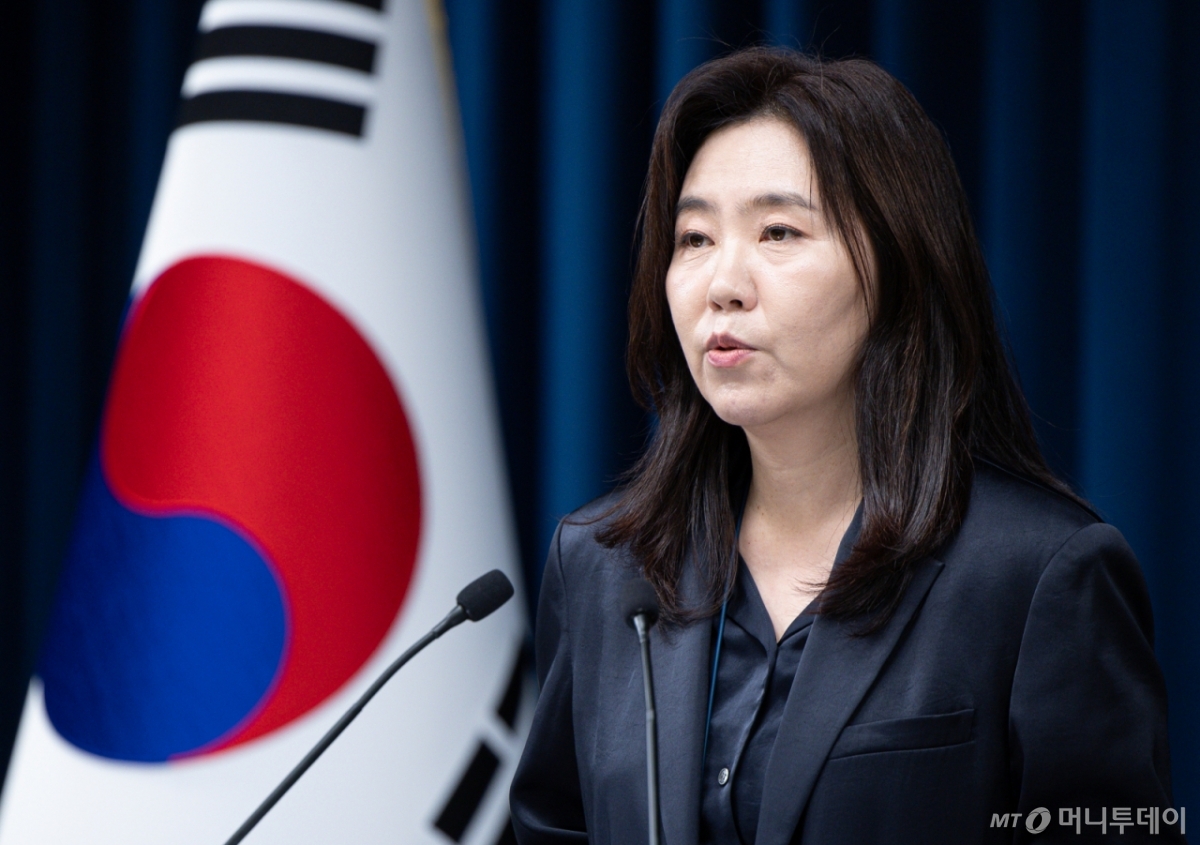 (서울=뉴스1) 이재명 기자 = 강유정 대통령실 대변인이 2일 서울 용산 대통령실 청사에서 UN 총회 참석 관련 브리핑을 하고 있다. 2025.9.2/뉴스1  Copyright © 뉴스1. All rights reserved. 무단 전재 및 재배포,  AI학습 이용 금지. /사진=(서울=뉴스1) 이재명 기자