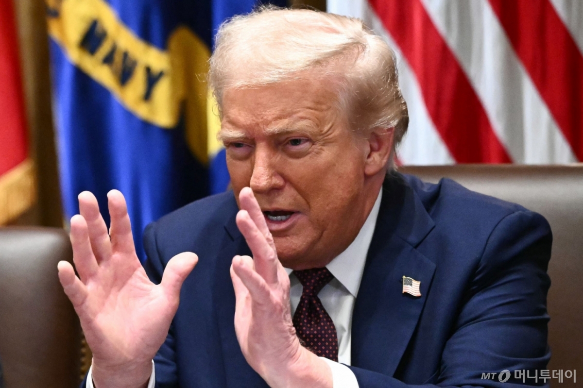 (워싱턴DC AFP=뉴스1) 류정민 특파원 = 도널드 트럼프 미국 대통령이 26일(현지시간) 워싱턴DC 백악관에서 열린 내각 회의에서 발언하고 있다. 2025.08.26. ⓒ AFP=뉴스1 Copyright © 뉴스1. All rights reserved. 무단 전재 및 재배포, AI학습 이용 금지.