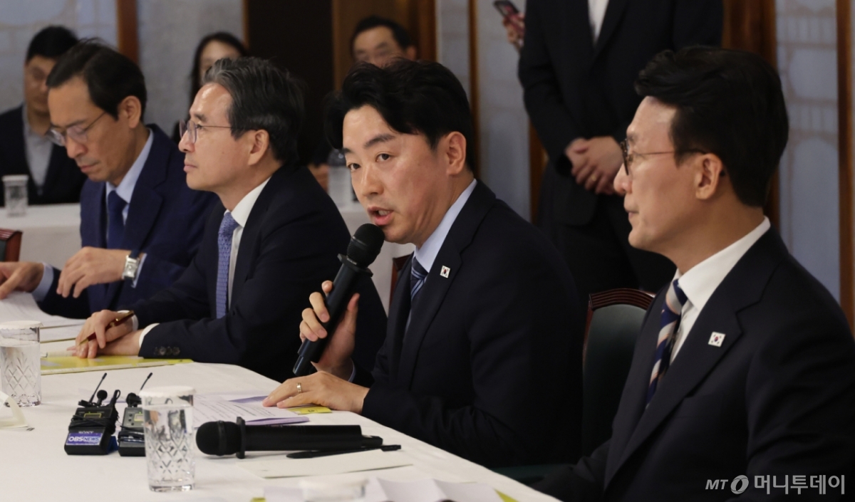 [서울=뉴시스] 황준선 기자 = 강훈식 대통령 비서실장이 7일 서울 종로구 삼청동 국무총리공관에서 열린 고위당정협의회에서 발언하고 있다. (공동취재) 2025.09.07. photo@newsis.com /사진=