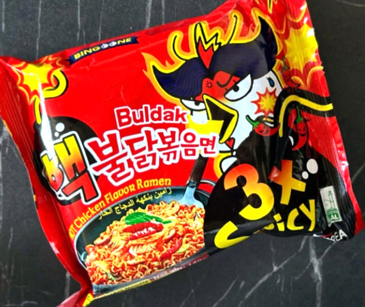 서경덕 성신여대 교수가 25일 페이스북에 올린 가짜 불닭볶음면/사진=서경덕 성신여대 교수 SNS