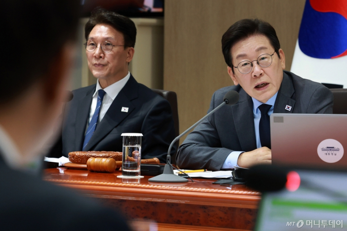 [서울=뉴시스] 고범준 기자 = 이재명 대통령이 9일 서울 용산 대통령실 청사에서 열린 제41회 국무회의에서 민생경제 회복·안정 대책 토론 발언을 하고 있다. 2025.09.09. bjko@newsis.com /사진=고범준