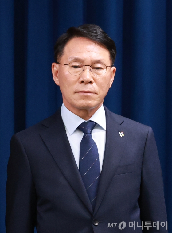 [서울=뉴시스] 고범준 기자 = 이재명 대통령이 4일 서울 용산 대통령실 청사에서 새 정부 첫 인사 발표를 했다. 사진은 황인권 경호처장. (대통령실통신사진기자단) 2025.06.04. bjko@newsis.com /사진=