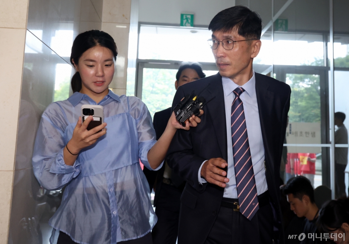 (서울=뉴스1) 김명섭 기자 = 임기훈 전 국가안보실 국방비서관(육군 중장·현 국방대학교 총장)이 20일 오전 서울 서초구 순직해병 특검팀(이명현 특별검사) 사무실에서 조사를 받기 위해 출석하고 있다. 2025.8.20/뉴스1 Copyright © 뉴스1. All rights reserved. 무단 전재 및 재배포, AI학습 이용 금지.