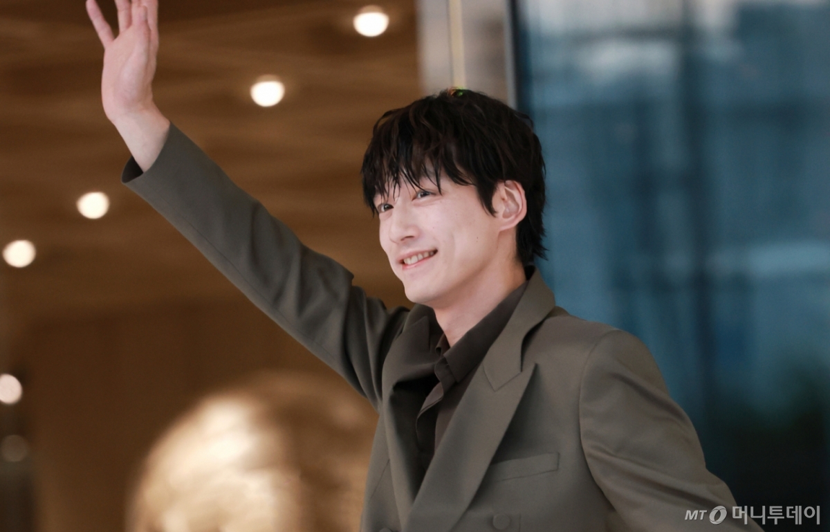 (서울=뉴스1) 권현진 기자 = 일본 배우 사카구치 켄타로가 3일 오후 서울 성동구 아이아이컴배인드의 신사옥 하우스 노웨어 서울에서 열린 프리 오픈 행사에 참석해 인사를 하고 있다. 2025.9.3/뉴스1 Copyright © 뉴스1. All rights reserved. 무단 전재 및 재배포, AI학습 이용 금지. /사진=(서울=뉴스1) 권현진 기자