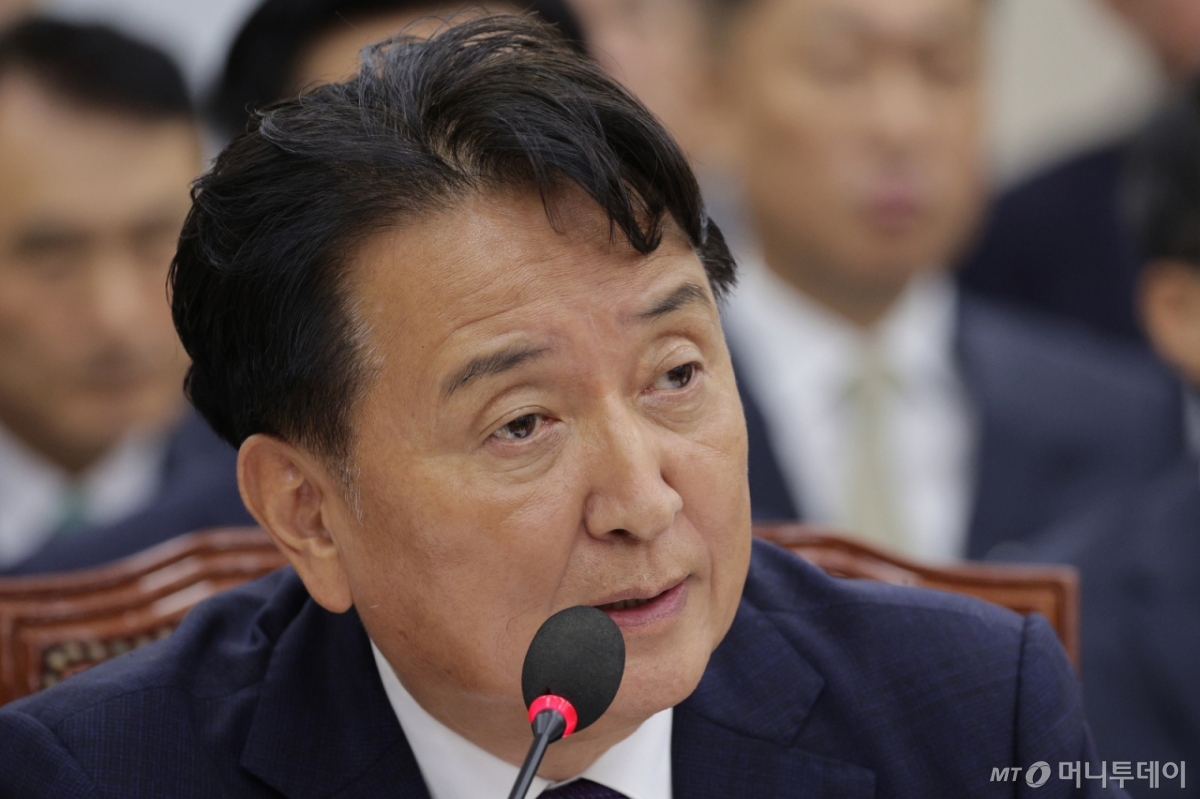 (서울=뉴스1) 신웅수 기자 = 김영환 충북지사가 10일 오전 서울 여의도 국회에서 열린 행정안전위원회의 오송참사 국정조사 기관보고에서 의원 질에에 답변하고 있다. 2025.9.10/뉴스1 Copyright © 뉴스1. All rights reserved. 무단 전재 및 재배포, AI학습 이용 금지. /사진=(서울=뉴스1) 신웅수 기자