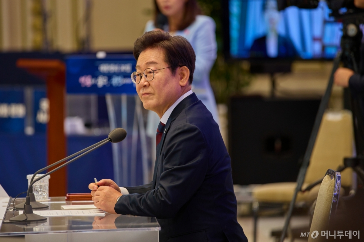 (서울=뉴스1) 허경 기자 = 이재명 대통령이 3일 서울 청와대 영빈관에서 열린 ‘대통령의 30일, 언론이 묻고 국민에게 답하다’ 기자회견에서 기자들의 질문을 경청하고 있다. (대통령실 제공. 재판매 및 DB 금지) 2025.7.3/뉴스1  Copyright © 뉴스1. All rights reserved. 무단 전재 및 재배포,  AI학습 이용 금지. /사진=(서울=뉴스1) 허경 기자