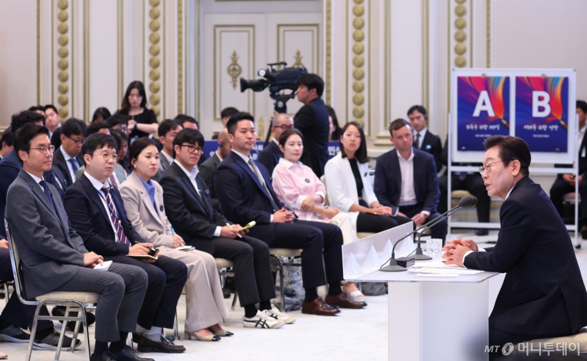 [서울=뉴시스] 고범준 기자 = 이재명 대통령이 11일 청와대 영빈관에서 열린 취임 100일 기자회견 '회복을 위한 100일, 미래를 위한 성장'에서 발언하고 있다. (대통령실통신사진기자단) 2025.09.11. bjko@newsis.com /사진=