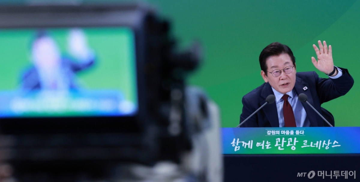 [춘천=뉴시스] 고범준 기자 = 이재명 대통령이 12일 강원 춘천시 강원창작개발센터에서 열린 '강원의 마음을 듣다' 타운홀 미팅에서 발언하고 있다. 2025.09.12. bjko@newsis.com /사진=고범준