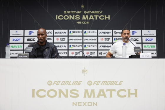 디디에 드로그바(왼쪽)와 리오 퍼디난드. /사진=넥슨 제공