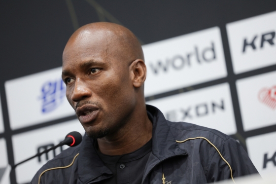 디디에 드로그바가  13일 서울월드컵경기장에서 열린 '2025 아이콘 매치: 창의 귀환, 반격의 시작' 미디어데이에서 취재진의 질문에 답하고 있다. /사진=넥슨 제공