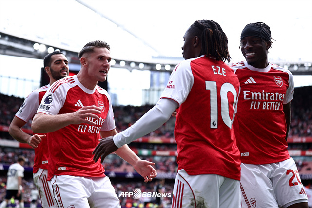 기뻐하는 아스널 선수단. /AFPBBNews=뉴스1