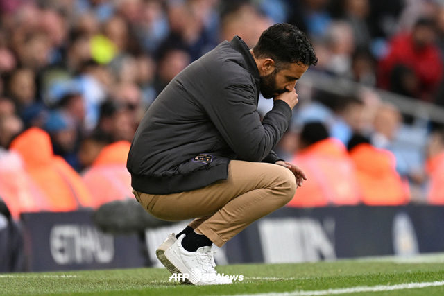 고개를 숙인 루벤 아모림 맨유 감독. /AFPBBNews=뉴스1