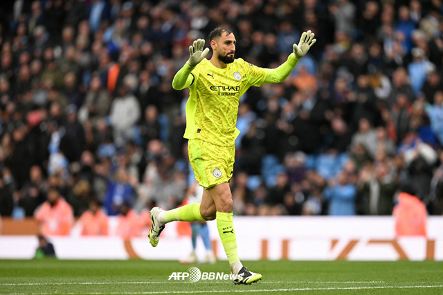 기뻐하는 잔루이지 돈나룸마. /AFPBBNews=뉴스1